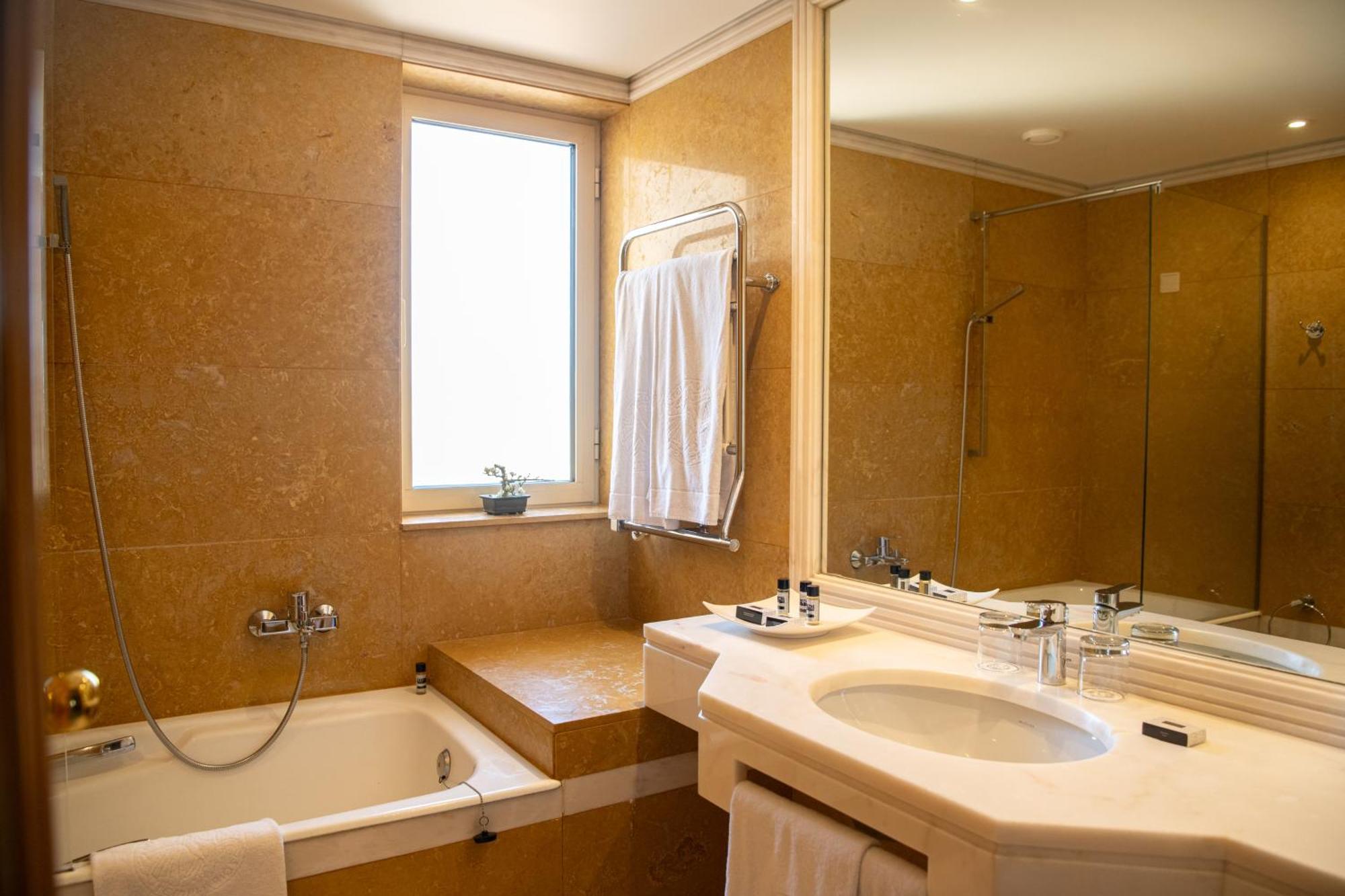 Hotel Dos Templarios Tomar Oda fotoğraf